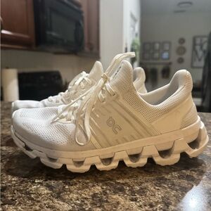 On Cloud Womens Size 8 Cloudswift 3 AD W All White